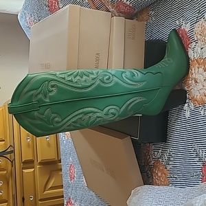 Steve madden lasso Green or red boots